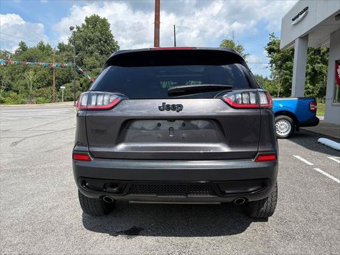 Certified 2022 Jeep Cherokee Latitude w/ Sun & Sound Group AWD/4WD image 8