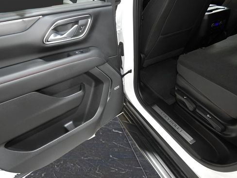 Used 2024 Chevrolet Suburban RST w/ Luxury Package image 35