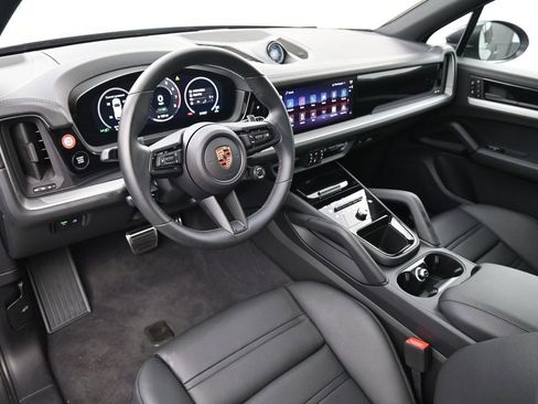 Certified 2026 Porsche Cayenne E-Hybrid AWD/4WD image 4