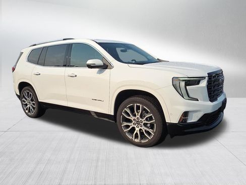 Used 2026 GMC Acadia Denali Ultimate w/ LPO, Floor Liner Package AWD/4WD image 2