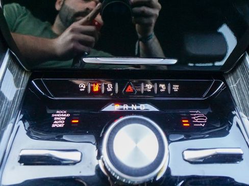 Used 2022 Jeep Wagoneer Series III w/ Convenience Group I image 25