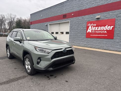 Used 2019 Toyota RAV4 XLE image 1