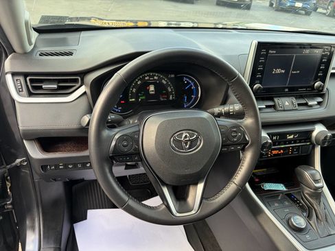 Used 2020 Toyota RAV4 Limited image 15