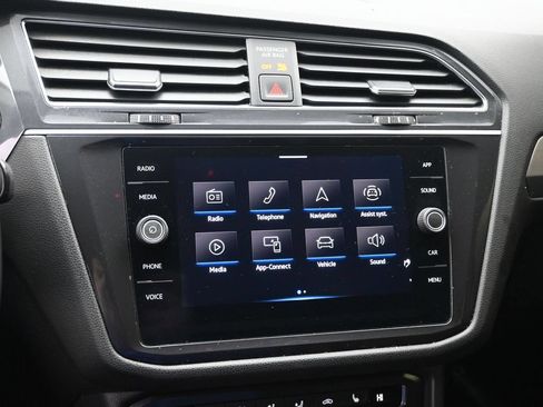 Used 2021 Volkswagen Tiguan SE AWD/4WD image 19