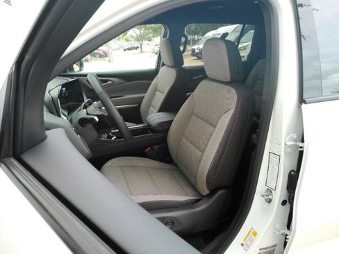 Used 2026 Chevrolet Traverse LT w/ Driver Confidence Package FWD image 16