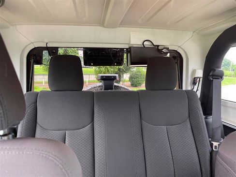 Used 2016 Jeep Wrangler Sport w/ Quick Order Package 24S AWD/4WD image 14