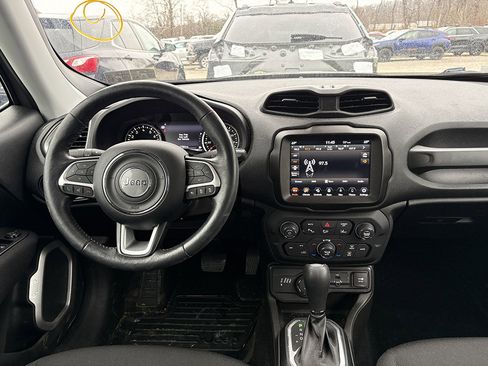 Used 2021 Jeep Renegade Latitude w/ Luxury Group I image 5