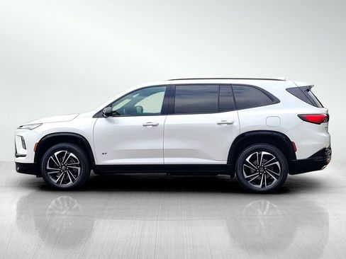 Used 2025 Buick Enclave Sport Touring w/ Power Package AWD/4WD image 7