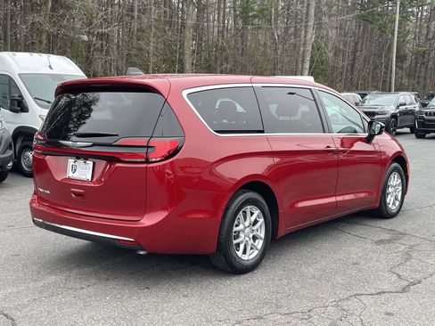 New 2026 Chrysler Pacifica Select FWD image 7