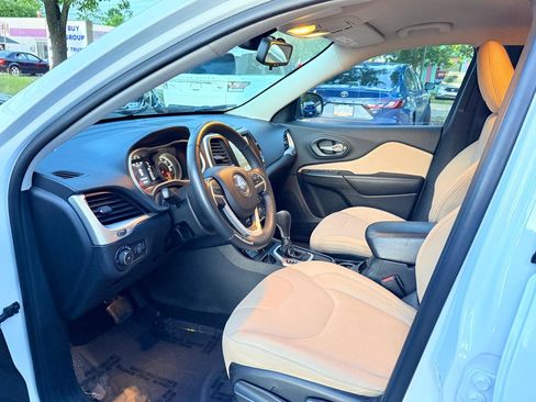 Used 2016 Jeep Cherokee Latitude w/ Cold Weather Group FWD image 12