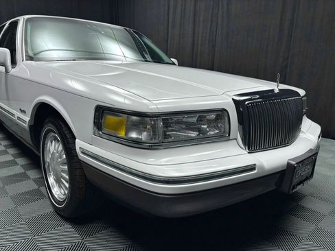 Used 1997 Lincoln Town Car Signature image 13