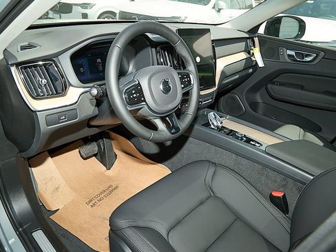 New 2026 Volvo XC60 B5 Plus w/ Climate Package PRO AWD/4WD image 12