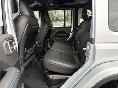 Used 2024 Jeep Wrangler Unlimited Rubicon 4xe image 14
