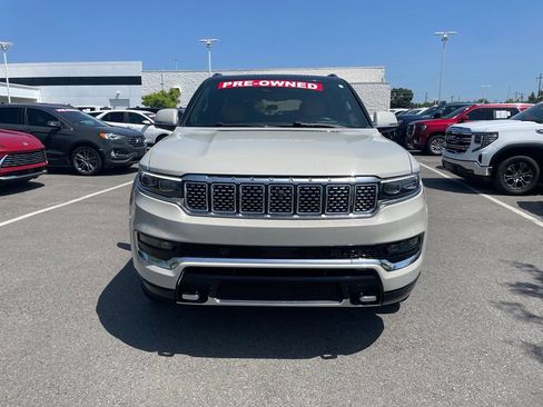 Used 2022 Jeep Grand Wagoneer Series III w/ Rear Seat Video Group 1 AWD/4WD image 2