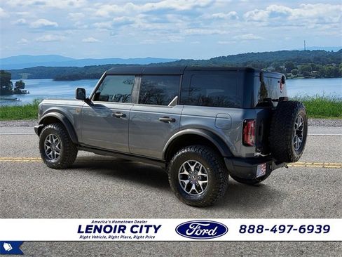 Used 2025 Ford Bronco Badlands image 5