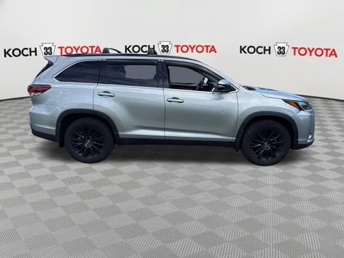 Used 2019 Toyota Highlander SE AWD/4WD image 9