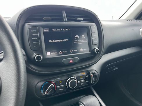Used 2025 Kia Soul LX w/ LX Technology Package FWD image 16