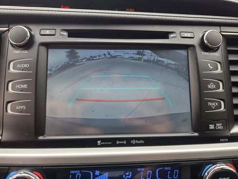 Used 2017 Toyota Highlander SE image 21