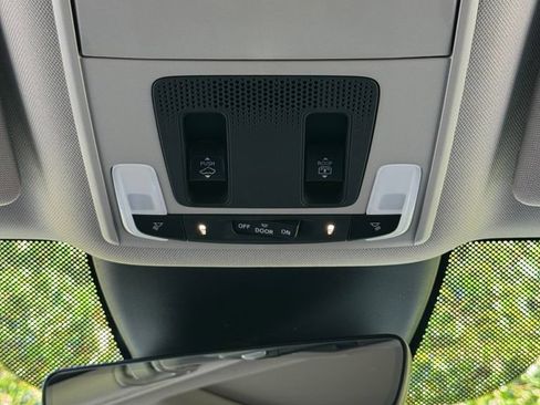 Certified 2023 Honda Pilot Touring image 21