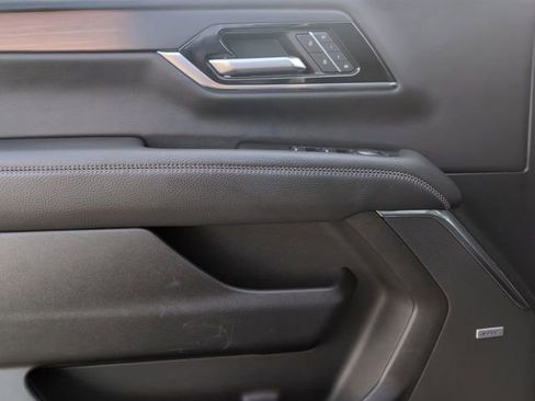 Used 2025 GMC Yukon Denali image 27