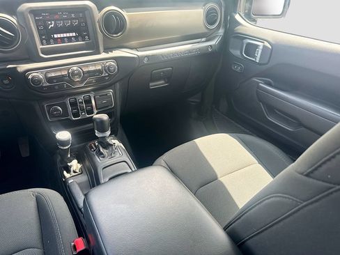 Used 2023 Jeep Wrangler Unlimited AWD/4WD image 24