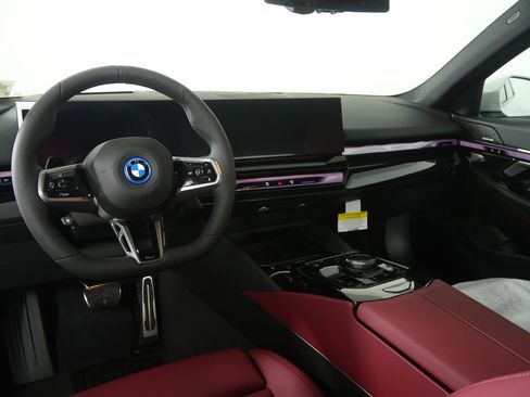 New 2026 BMW i5 eDrive40 w/ M Sport Package image 17