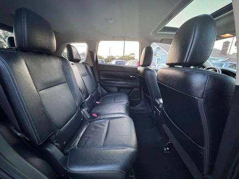 Used 2016 Mitsubishi Outlander GT AWD/4WD image 18
