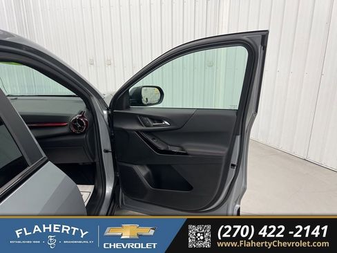 Used 2025 Chevrolet Equinox RS w/ Safety and Technology Package FWD image 14