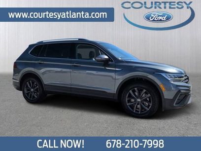 Used 2023 Volkswagen Tiguan SE w/ Panoramic Sunroof Package