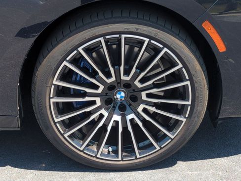 Certified 2025 BMW 760i xDrive w/ Luxury Rear Seating Package AWD/4WD image 12
