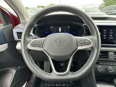 Used 2022 Volkswagen Taos SE w/ Panoramic Sunroof Package FWD image 15