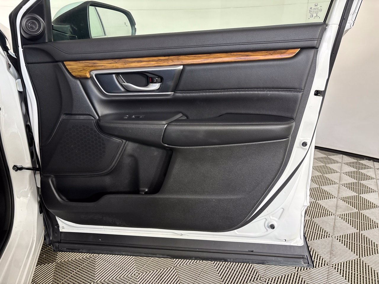 Used 2020 Honda CR-V Touring image 29