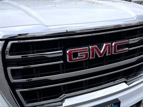 Used 2024 GMC Yukon XL SLT image 30