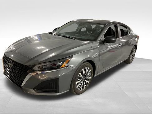 Used 2025 Nissan Altima 2.5 SV image 3