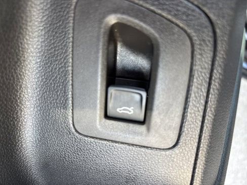 Used 2022 Volkswagen Atlas Cross Sport SEL R-Line image 24