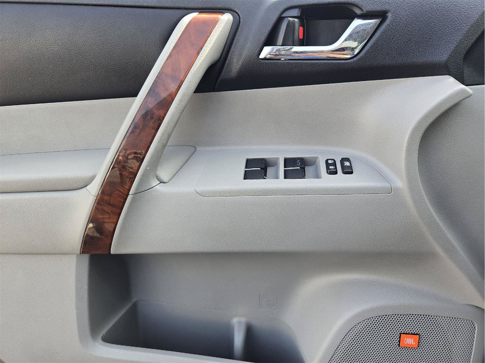 Used 2013 Toyota Highlander Limited FWD image 19
