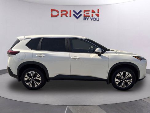 Used 2023 Nissan Rogue SV FWD image 2