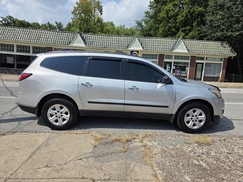 Used 2016 Chevrolet Traverse LS AWD/4WD image 6