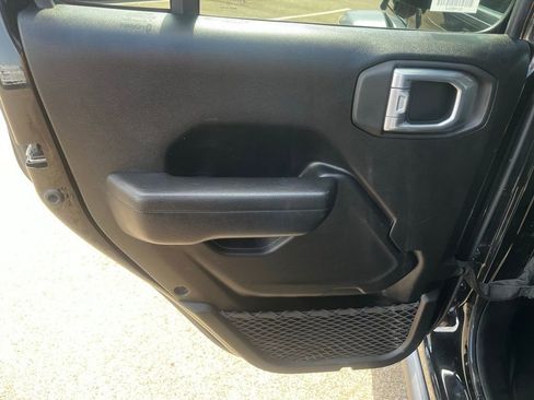 Used 2024 Jeep Wrangler Unlimited Rubicon 4xe image 31