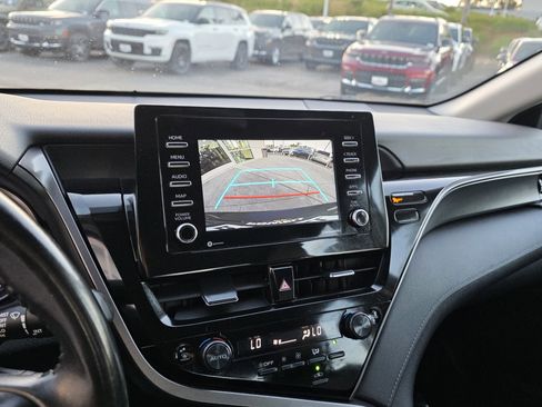 Used 2022 Toyota Camry SE image 16