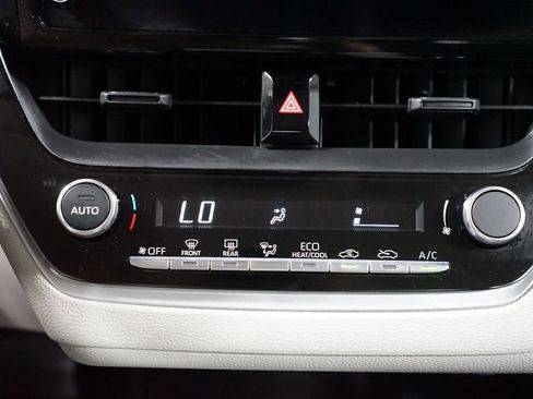 Certified 2025 Toyota Corolla LE FWD image 20