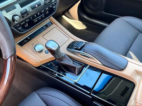 Used 2018 Lexus ES 350 w/ Navigation System Package FWD image 15