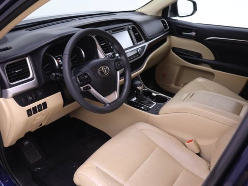 Used 2016 Toyota Highlander Limited AWD/4WD image 3