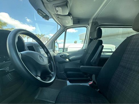 Used 2015 Mercedes-Benz Sprinter 2500 image 7