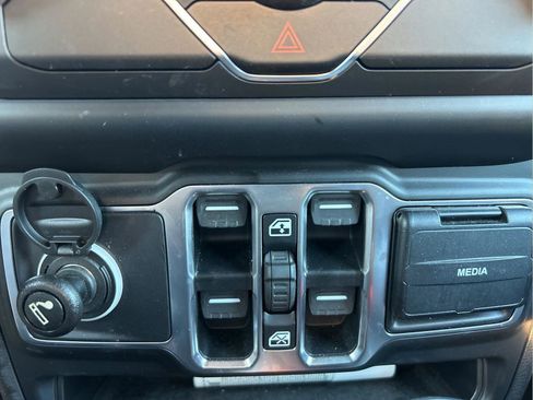 Certified 2020 Jeep Gladiator Sport w/ Quick Order Package 24S image 22