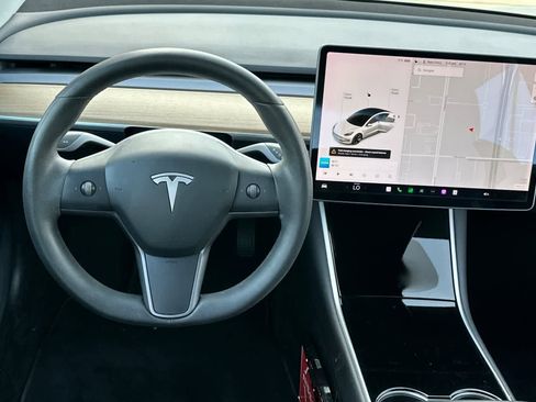 Used 2020 Tesla Model 3 Standard Range image 14