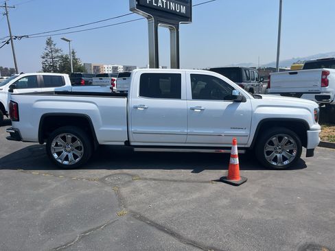Used 2018 GMC Sierra 1500 Denali w/ Denali Ultimate Package AWD/4WD image 5