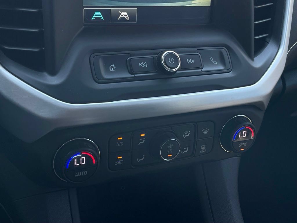 Used 2019 GMC Acadia SLE FWD image 19