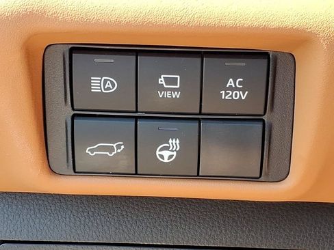 Used 2024 Toyota Highlander Platinum AWD/4WD image 16