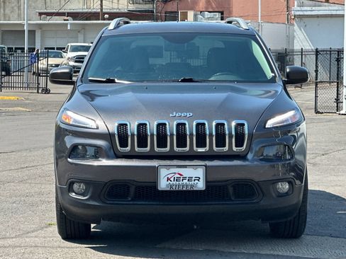 Used 2018 Jeep Cherokee Latitude Plus w/ Comfort/Convenience Group AWD/4WD image 9